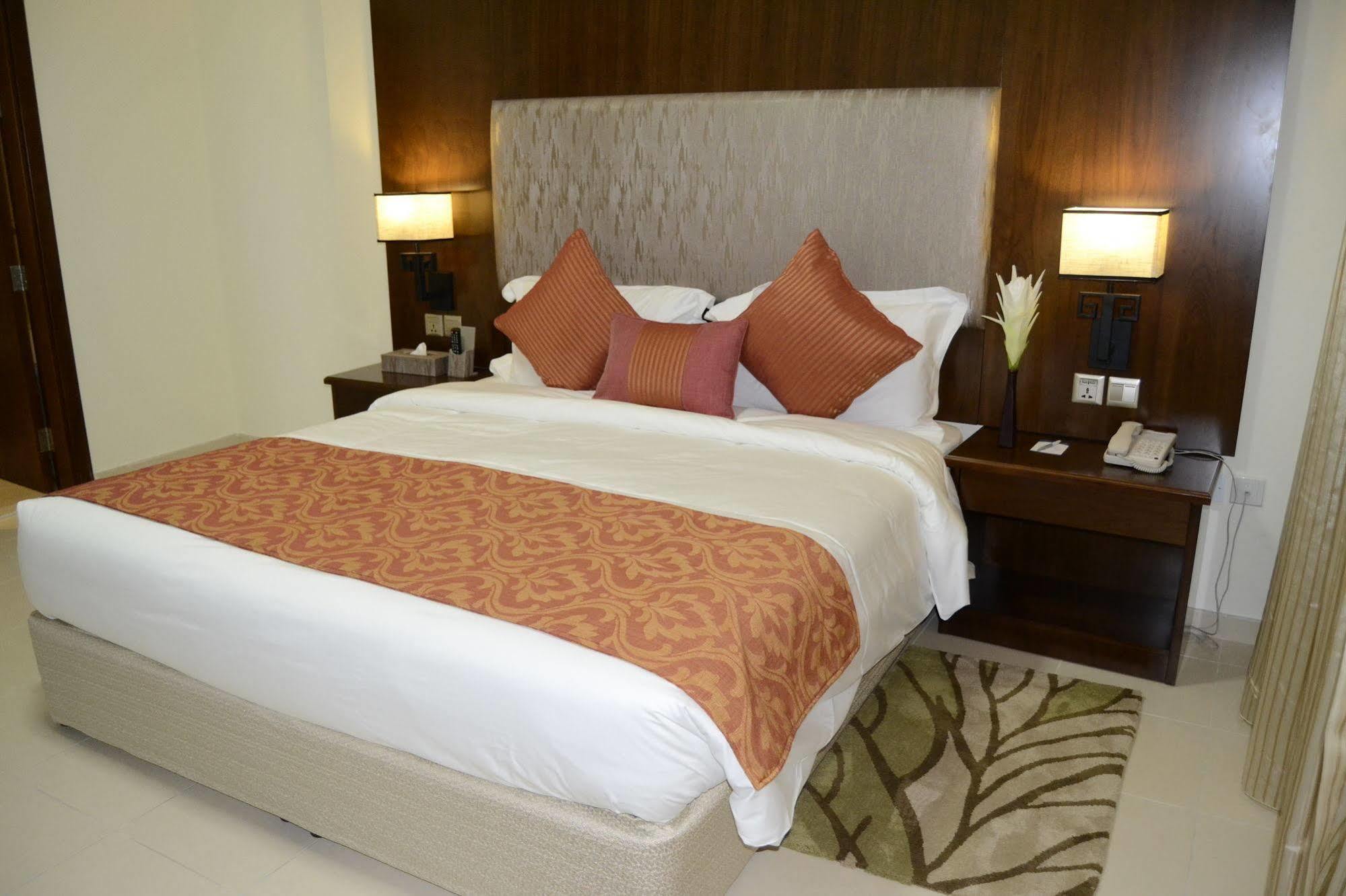 Grand Midwest View Hotel Apartments Dubaï Extérieur photo
